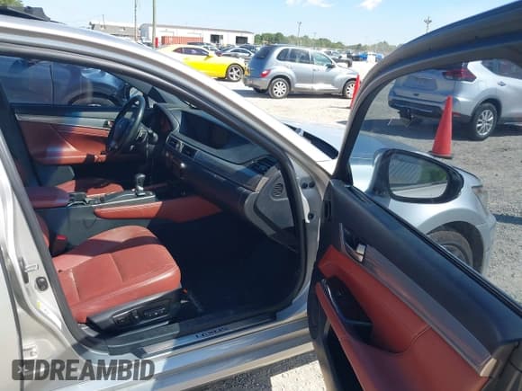 ✅ 2013 Lexus GS 350 • VIN: JTHCE1BL7D5012035 • Lot: 43074413. Wystawiony na IAAI z przebiegiem 137 308 mil. Bezpłatny archiwum sprzedaży aukcyjnych z USA i szczegółowy raport historii pojazdu na DreamBid. Zdjęcie 5.