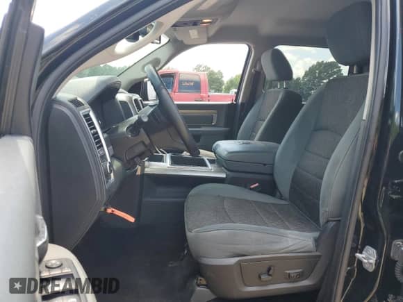 2015 Ram 1500 Big Horn z VIN 1C6RR6LT0FS522573, wystawiony jako Copart lot #62183055 z przebiegiem 100 610 mil mil oraz Szkoda całkowita • Salvage title. Historia ofert i sprzedaży dostępna na DreamBid. Obrazek 7.