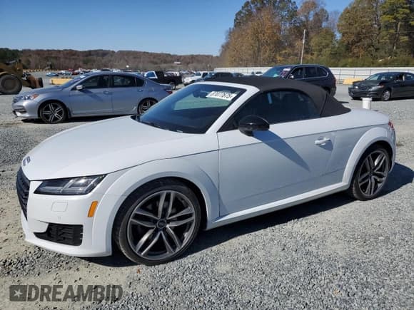 ✅ 2017 Audi TT Roadster • VIN: TRUT5CFV4H1010786 • Lot: 87077675. Wystawiony na Copart z przebiegiem 89 562 mil. Bezpłatny archiwum sprzedaży aukcyjnych z USA i szczegółowy raport historii pojazdu na DreamBid. Zdjęcie 1.