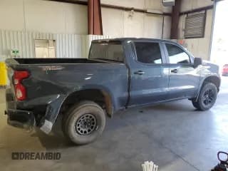 ✅ 2020 Chevrolet Silverado 1500 Custom Trail Boss • VIN: 3GCPYCEF3LG155860 • Lot: 73179824. Wystawiony na Copart z przebiegiem 70 727 mil. Bezpłatny archiwum sprzedaży aukcyjnych z USA i szczegółowy raport historii pojazdu na DreamBid. Zdjęcie 3.