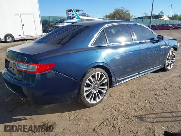 ✅ 2017 Lincoln Continental Reserve • VIN: 1LN6L9NC9H5609249 • Lot: 40685968. Listed on IAAI with 103,051 mi. Free auction sales archive from the USA and detailed vehicle history report at DreamBid. Image 4.