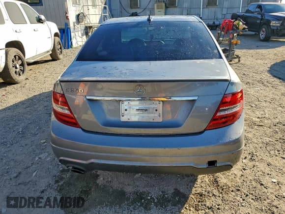 ✅ 2013 Mercedes-Benz C 250 Luxury • VIN: WDDGF4HBXDR299935 • Лот: 96588895. Опубликован ранее на Copart с пробегом 143 235 миль. Бесплатный доступ к архиву аукционных продаж из США и подробный отчёт об истории автомобиля на DreamBid. Изображение 6.