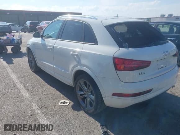 ✅ 2018 Audi Q3 Premium • VIN: WA1BCCFS6JR014230 • Lot: 42745008. Wystawiony na IAAI z przebiegiem 131 417 mil. Bezpłatny archiwum sprzedaży aukcyjnych z USA i szczegółowy raport historii pojazdu na DreamBid. Zdjęcie 3.