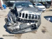 ✅ 2018 Jeep Cherokee Latitude • VIN: 1C4PJLCB2JD573390 • Lot: 43583916. Wystawiony na IAAI z przebiegiem 116 699 mil. Bezpłatny archiwum sprzedaży aukcyjnych z USA i szczegółowy raport historii pojazdu na DreamBid. Zdjęcie 6.
