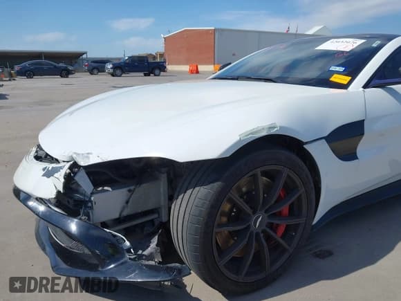 ✅ 2019 Aston Martin Vantage • VIN: SCFSMGAW4KGN01848 • Lot: 42032076. Wystawiony na IAAI z przebiegiem 54 469 mil. Bezpłatny archiwum sprzedaży aukcyjnych z USA i szczegółowy raport historii pojazdu na DreamBid. Zdjęcie 6.