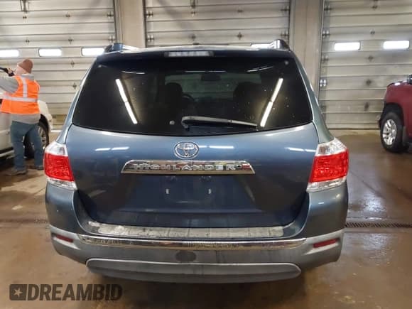 ✅ 2011 Toyota Highlander Limited • VIN: 5TDYK3EH4BS030499 • Lot: 43855271. Listed on IAAI with 162,881 mi. Free auction sales archive from the USA and detailed vehicle history report at DreamBid. Image 17.