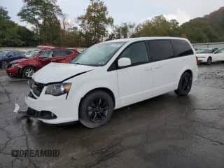 2019 Dodge Grand Caravan GT z VIN 2C4RDGEG3KR689874, wystawiony jako Copart lot #81019895 z przebiegiem 44 556 mil mil oraz Szkoda całkowita • Salvage title. Historia ofert i sprzedaży dostępna na DreamBid. Obrazek 1.