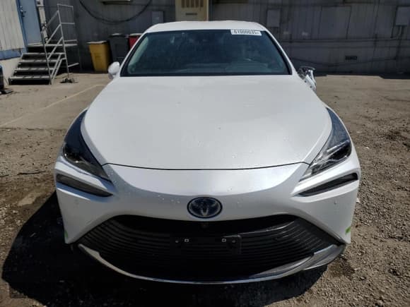 ✅ 2022 Toyota Mirai XLE • VIN: JTDAAAAA2NA006737 • Lot: 61000035. Wystawiony na Copart z przebiegiem 9 016 mil. Bezpłatny archiwum sprzedaży aukcyjnych z USA i szczegółowy raport historii pojazdu na DreamBid. Zdjęcie 5.