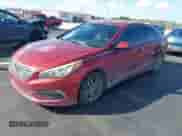 2015 Hyundai Sonata SE z VIN 5NPE24AF3FH127461, wystawiony jako IAAI lot #43492921 z przebiegiem 135 133 mil mil oraz . Historia ofert i sprzedaży dostępna na DreamBid. Obrazek 2.