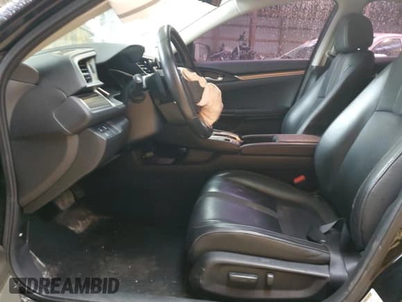 ✅ 2019 Honda Civic Touring • VIN: 2HGFC1F96KH105543 • Лот: 70206105. Опубликован ранее на Copart с пробегом Не указан. Бесплатный доступ к архиву аукционных продаж из США и подробный отчёт об истории автомобиля на DreamBid. Изображение 7.