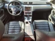 ✅ 2009 Volkswagen CC 4Motion • VIN: WVWGU73CX9E526024 • Lot: 80980873. Wystawiony na Copart z przebiegiem 238 089 mil. Bezpłatny archiwum sprzedaży aukcyjnych z USA i szczegółowy raport historii pojazdu na DreamBid. Zdjęcie 8.