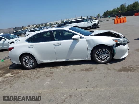 ✅ 2014 Lexus ES 330 • VIN: JTHBK1GG6E2113795 • Lot: 42207580. Wystawiony na IAAI z przebiegiem 128 540 mil. Bezpłatny archiwum sprzedaży aukcyjnych z USA i szczegółowy raport historii pojazdu na DreamBid. Zdjęcie 14.