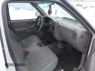 ✅ 2002 Chevrolet S-10 LS • VIN: 1GCCS145928212306 • Лот: 41505278. Опубликован ранее на IAAI с пробегом 127 441 миль. Бесплатный доступ к архиву аукционных продаж из США и подробный отчёт об истории автомобиля на DreamBid. Изображение 5.