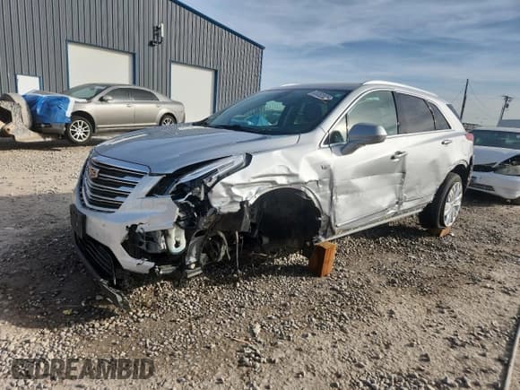 ✅ 2018 Cadillac XT5 Premium Luxury AWD • VIN: 1GYKNFRS9JZ209021 • Лот: 92052025. Опубликован ранее на Copart с пробегом 81 524 миль. Бесплатный доступ к архиву аукционных продаж из США и подробный отчёт об истории автомобиля на DreamBid. Изображение 1.