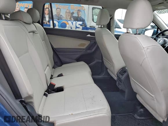 ✅ 2018 Volkswagen Tiguan SEL • VIN: 3VV2B7AX6JM050649 • Лот: 95673145. Опубликован ранее на Copart с пробегом 149 950 миль. Бесплатный доступ к архиву аукционных продаж из США и подробный отчёт об истории автомобиля на DreamBid. Изображение 11.