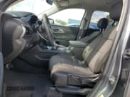 ✅ 2020 Chevrolet Traverse LS • VIN: 1GNERFKWXLJ174924 • Lot: 71939174. Wystawiony na Copart z przebiegiem 82 695 mil. Bezpłatny archiwum sprzedaży aukcyjnych z USA i szczegółowy raport historii pojazdu na DreamBid. Zdjęcie 7.