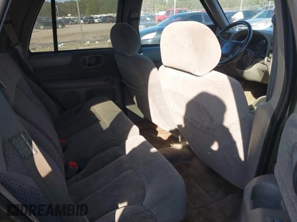 ✅ 2001 Chevrolet Blazer LT • VIN: 1GNDT13W71K207206 • Lot: 40862890. Wystawiony na IAAI z przebiegiem Nie podano. Bezpłatny archiwum sprzedaży aukcyjnych z USA i szczegółowy raport historii pojazdu na DreamBid. Zdjęcie 8.