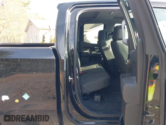 ✅ 2019 Chevrolet Silverado 1500 Custom Trail Boss • VIN: 1GCRYCEF6KZ232289 • Lot: 43759287. Wystawiony na IAAI z przebiegiem 153 492 mil. Bezpłatny archiwum sprzedaży aukcyjnych z USA i szczegółowy raport historii pojazdu na DreamBid. Zdjęcie 8.