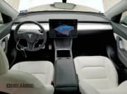 ✅ 2022 Tesla Model Y Performance • VIN: 7SAYGDEF9NF399909 • Lot: 59620215. Wystawiony na Copart z przebiegiem 43 951 mil. Bezpłatny archiwum sprzedaży aukcyjnych z USA i szczegółowy raport historii pojazdu na DreamBid. Zdjęcie 8.