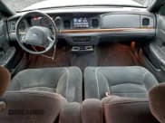 ✅ 2001 Ford Crown Victoria LX • VIN: 2FAFP74W51X165564 • Лот: 94812385. Опубликован ранее на Copart с пробегом 156 893 миль. Бесплатный доступ к архиву аукционных продаж из США и подробный отчёт об истории автомобиля на DreamBid. Изображение 8.