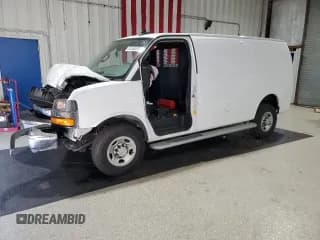 ✅ 2024 Chevrolet Express Cargo • VIN: 1GCWGAFP3R1159375 • Lot: 69981855. Wystawiony na Copart z przebiegiem 13 123 mil. Bezpłatny archiwum sprzedaży aukcyjnych z USA i szczegółowy raport historii pojazdu na DreamBid. Zdjęcie 1.