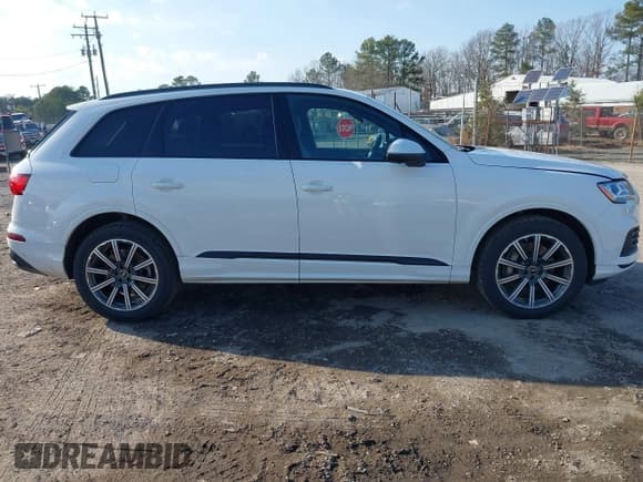 ✅ 2022 Audi Q7 Premium Plus • VIN: WA1LJBF75ND018515 • Lot: 41413527. Listed on IAAI with 62,123 mi. Free auction sales archive from the USA and detailed vehicle history report at DreamBid. Image 13.
