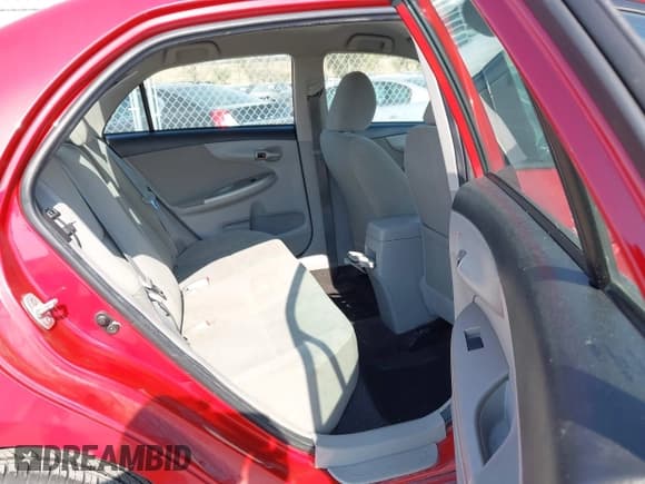 ✅ 2012 Toyota Corolla S • VIN: 5YFBU4EE9CP061172 • Lot: 43480293. Wystawiony na IAAI z przebiegiem 246 000 mil. Bezpłatny archiwum sprzedaży aukcyjnych z USA i szczegółowy raport historii pojazdu na DreamBid. Zdjęcie 8.