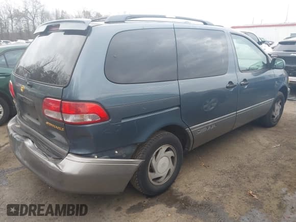 ✅ 2001 Toyota Sienna LE • VIN: 4T3ZF13C71U364396 • Lot: 43734202. Listed on IAAI with 142,185 mi. Free auction sales archive from the USA and detailed vehicle history report at DreamBid. Image 4.