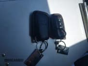 ✅ 2023 Lexus IS 500 F Sport Performance • VIN: JTHAP1D22P5002345 • Lot: 42068473. Wystawiony na IAAI z przebiegiem 27 998 mil. Bezpłatny archiwum sprzedaży aukcyjnych z USA i szczegółowy raport historii pojazdu na DreamBid. Zdjęcie 11.