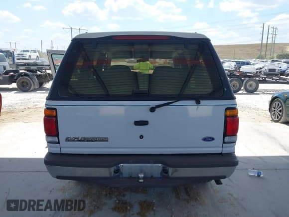 ✅ 1995 Ford Explorer Eddie Bauer • VIN: 1FMDU34X8SUC30858 • Lot: 41899260. Listed on IAAI with 85,842 mi. Free auction sales archive from the USA and detailed vehicle history report at DreamBid. Image 16.