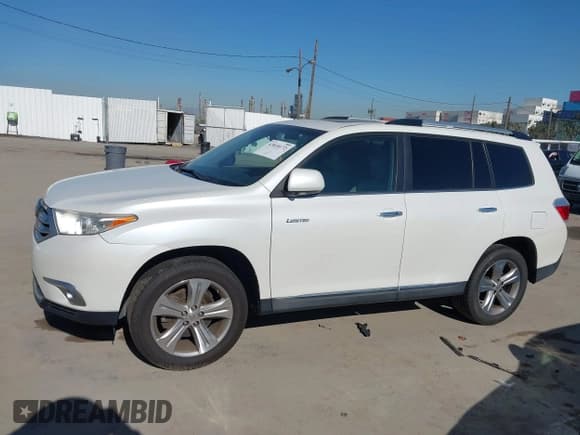 ✅ 2013 Toyota Highlander Limited • VIN: 5TDYK3EH1DS110443 • Lot: 43818172. Listed on IAAI with 111,519 mi. Free auction sales archive from the USA and detailed vehicle history report at DreamBid. Image 14.