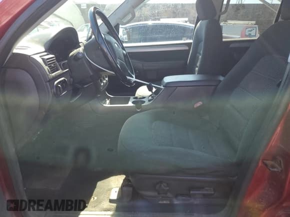 ✅ 2004 Ford Explorer XLT • VIN: 1FMDU73W64ZA07949 • Lot: 66765315. Listed on Copart with 255,061 mi. Free auction sales archive from the USA and detailed vehicle history report at DreamBid. Image 7.