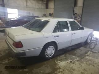 ✅ 1992 Mercedes-Benz 260 • VIN: WDBEA26D0NB615523 • Лот: 44381835. Опубликован ранее на Copart с пробегом 170 142 миль. Бесплатный доступ к архиву аукционных продаж из США и подробный отчёт об истории автомобиля на DreamBid. Изображение 3.