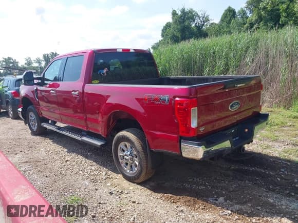 ✅ 2018 Ford F-250 XL • VIN: 1FT7W2B62JEB48102 • Lot: 42651353. Listed on IAAI with 63,177 mi. Free auction sales archive from the USA and detailed vehicle history report at DreamBid. Image 3.