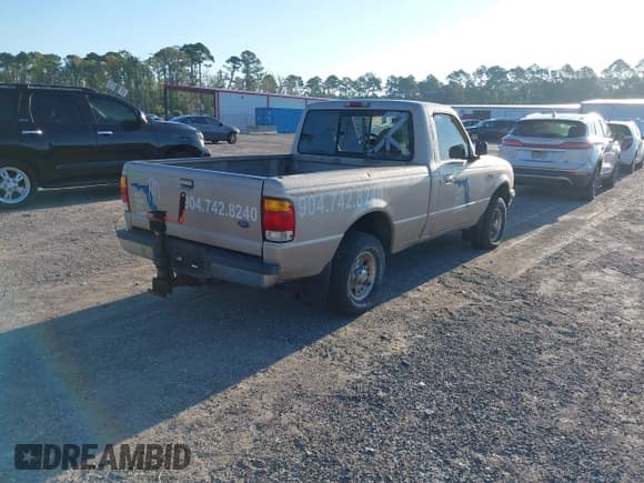 ✅ 1998 Ford Ranger XL • VIN: 1FTYR10C8WUC03065 • Lot: 43148193. Wystawiony na IAAI z przebiegiem 203 289 mil. Bezpłatny archiwum sprzedaży aukcyjnych z USA i szczegółowy raport historii pojazdu na DreamBid. Zdjęcie 4.