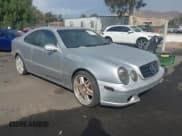 ✅ 2000 Mercedes-Benz CLK 320/430 • VIN: WDBLJ65G7YF157342 • Lot: 43689025. Wystawiony na IAAI z przebiegiem 98 430 mil. Bezpłatny archiwum sprzedaży aukcyjnych z USA i szczegółowy raport historii pojazdu na DreamBid. Zdjęcie 1.