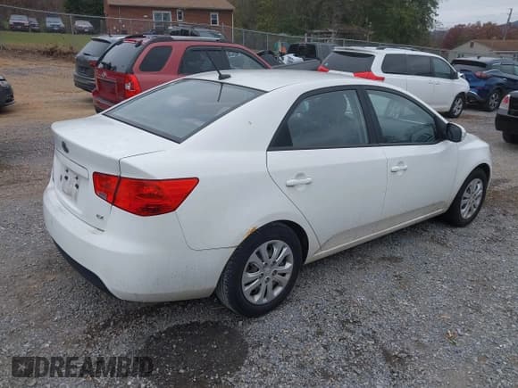 ✅ 2010 Kia Forte EX • VIN: KNAFU4A21A5097183 • Лот: 43481060. Опубликован ранее на IAAI с пробегом Не указан. Бесплатный доступ к архиву аукционных продаж из США и подробный отчёт об истории автомобиля на DreamBid. Изображение 4.