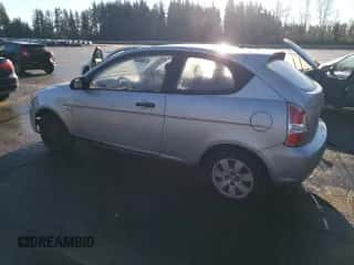 2009 Hyundai Accent Auto GS z VIN KMHCM36C89U142148, wystawiony jako Copart lot #83156304 z przebiegiem 105 534 mil mil oraz Szkoda całkowita • Salvage title. Historia ofert i sprzedaży dostępna na DreamBid. Obrazek 2.