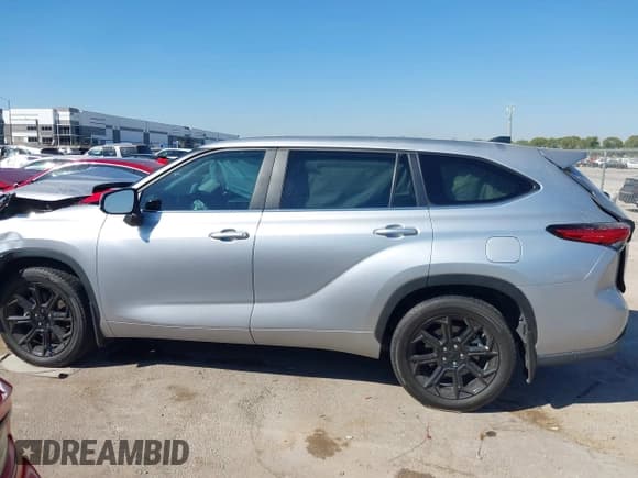 ✅ 2023 Toyota Highlander L • VIN: 5TDKDRAH1PS525548 • Lot: 43451095. Listed on IAAI with 98,251 mi. Free auction sales archive from the USA and detailed vehicle history report at DreamBid. Image 13.