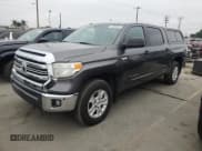 ✅ 2017 Toyota Tundra SR5 • VIN: 5TFEY5F13HX223809 • Лот: 69297875. Опубликован ранее на Copart с пробегом 83 556 миль. Бесплатный доступ к архиву аукционных продаж из США и подробный отчёт об истории автомобиля на DreamBid. Изображение 1.