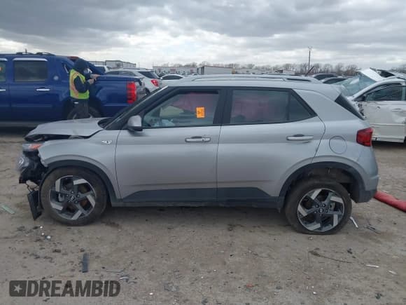 ✅ 2024 Hyundai Venue SEL • VIN: KMHRC8A36RU333987 • Lot: 41710436. Listed on IAAI with 7,701 mi. Free auction sales archive from the USA and detailed vehicle history report at DreamBid. Image 15.