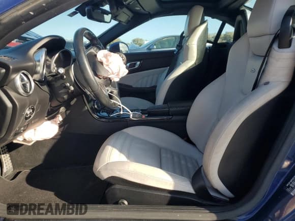 ✅ 2017 Mercedes-Benz SLC 300 • VIN: WDDPK3JA3HF142214 • Lot: 45085305. Wystawiony na Copart z przebiegiem 21 513 mil. Bezpłatny archiwum sprzedaży aukcyjnych z USA i szczegółowy raport historii pojazdu na DreamBid. Zdjęcie 7.