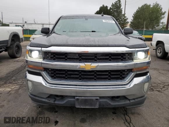 ✅ 2017 Chevrolet Silverado 1500 LT • VIN: 3GCUKREHXHG176656 • Lot: 70549735. Wystawiony na Copart z przebiegiem 255 137 mil. Bezpłatny archiwum sprzedaży aukcyjnych z USA i szczegółowy raport historii pojazdu na DreamBid. Zdjęcie 5.