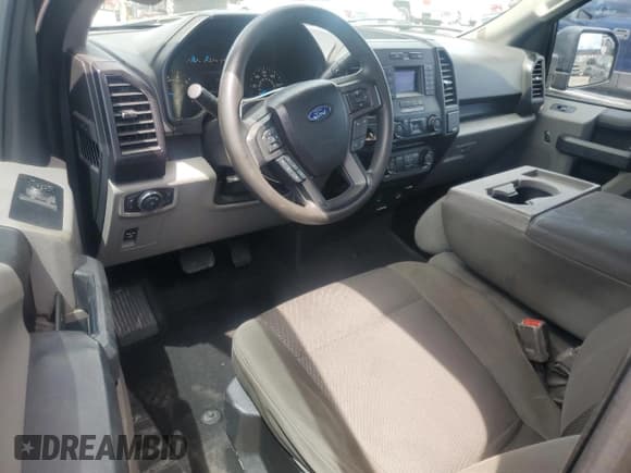 ✅ 2017 Ford F-150 XL • VIN: 1FTMF1CP5HKE20321 • Lot: 57850035. Wystawiony na Copart z przebiegiem 179 640 mil. Bezpłatny archiwum sprzedaży aukcyjnych z USA i szczegółowy raport historii pojazdu na DreamBid. Zdjęcie 8.