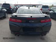 ✅ 2018 Chevrolet Camaro 2SS • VIN: 1G1FH1R72J0191441 • Lot: 43821180. Wystawiony na IAAI z przebiegiem 85 853 mil. Bezpłatny archiwum sprzedaży aukcyjnych z USA i szczegółowy raport historii pojazdu na DreamBid. Zdjęcie 16.