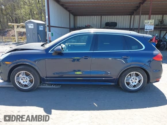 ✅ 2012 Porsche Cayenne S • VIN: WP1AB2A27CLA49899 • Lot: 42081215. Listed on IAAI with 147,920 mi. Free auction sales archive from the USA and detailed vehicle history report at DreamBid. Image 14.