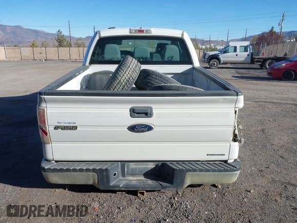 ✅ 2012 Ford F-150 Lariat • VIN: 1FTFW1EF7CFC81422 • Лот: 43562025. Опубликован ранее на IAAI с пробегом 281 455 миль. Бесплатный доступ к архиву аукционных продаж из США и подробный отчёт об истории автомобиля на DreamBid. Изображение 17.