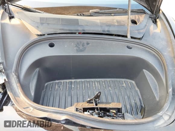 ✅ 2023 Tesla Model 3 • VIN: 5YJ3E1EAXPF708208 • Lot: 41294514. Wystawiony na IAAI z przebiegiem 37 164 mil. Bezpłatny archiwum sprzedaży aukcyjnych z USA i szczegółowy raport historii pojazdu na DreamBid. Zdjęcie 10.