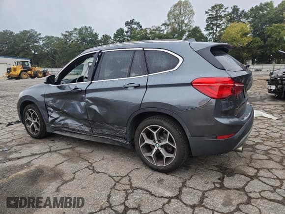 ✅ 2018 BMW X1 sDrive28i • VIN: WBXHU7C30J5H42916 • Lot: 85581015. Wystawiony na Copart z przebiegiem 109 841 mil. Bezpłatny archiwum sprzedaży aukcyjnych z USA i szczegółowy raport historii pojazdu na DreamBid. Zdjęcie 2.