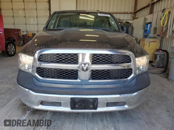 2017 Ram 1500 Tradesman z VIN 3C6JR6AGXHG504711, wystawiony jako Copart lot #55338935 z przebiegiem 93 007 mil mil oraz Szkoda całkowita • Salvage title. Historia ofert i sprzedaży dostępna na DreamBid. Obrazek 5.